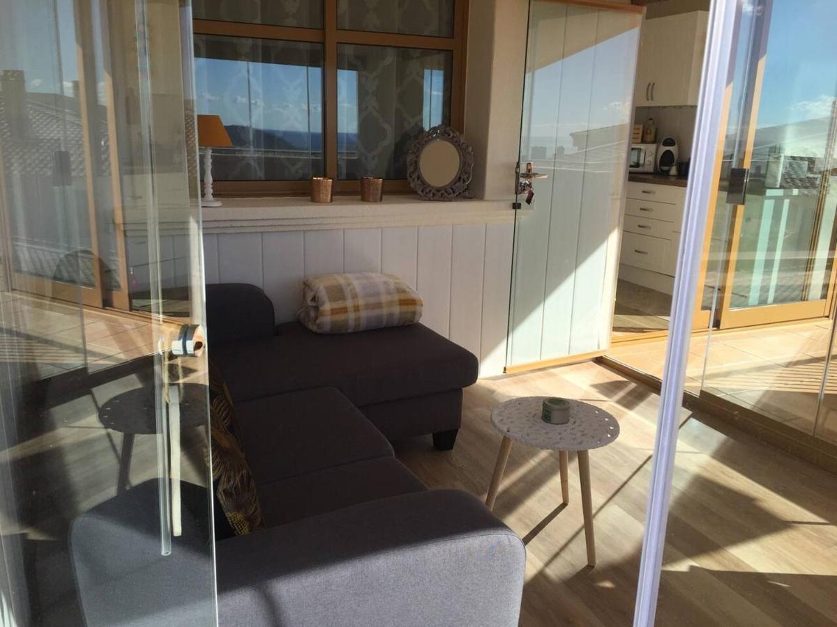 2 Bed Penthouse Apartment - Sea Views - Sleeps 4 Finestrat Kültér fotó