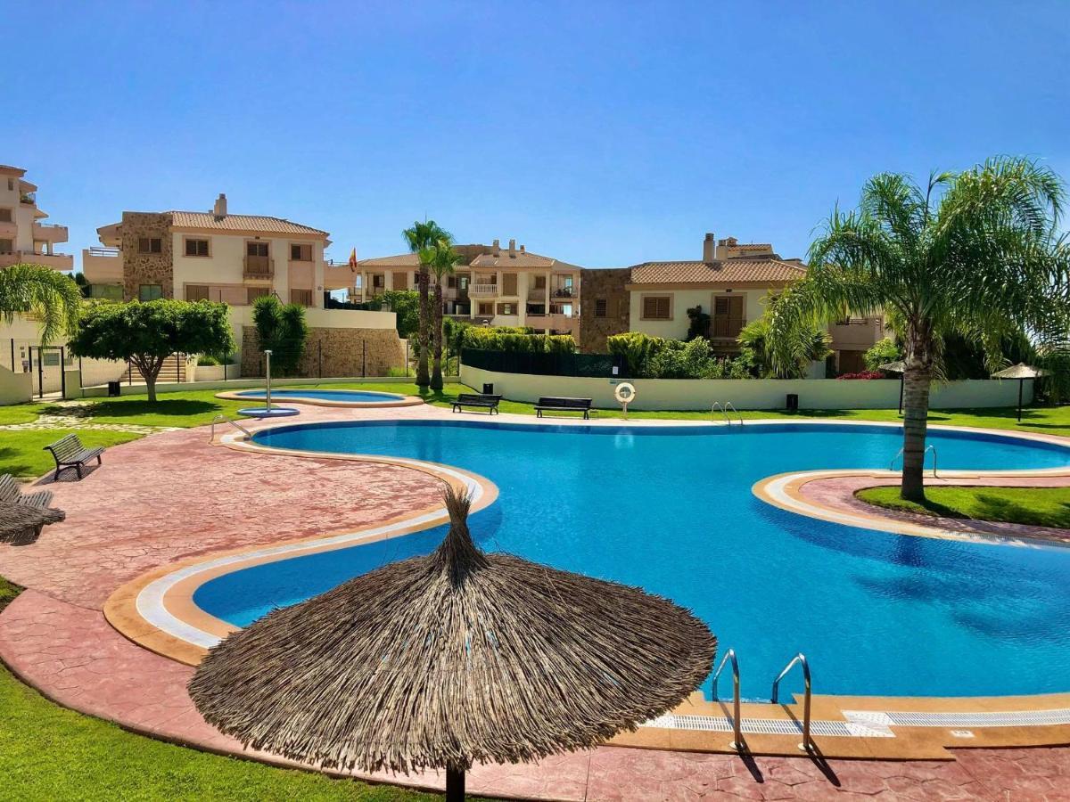 2 Bed Penthouse Apartment - Sea Views - Sleeps 4 Finestrat Kültér fotó